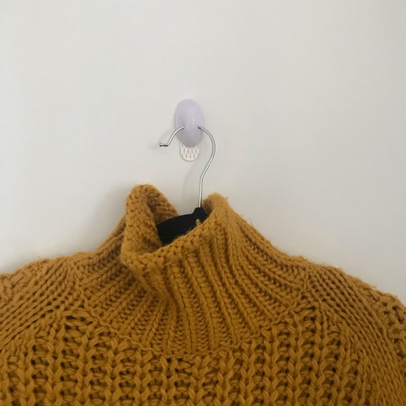 Cable Knit turtleneck sweater - Picture 2 of 7